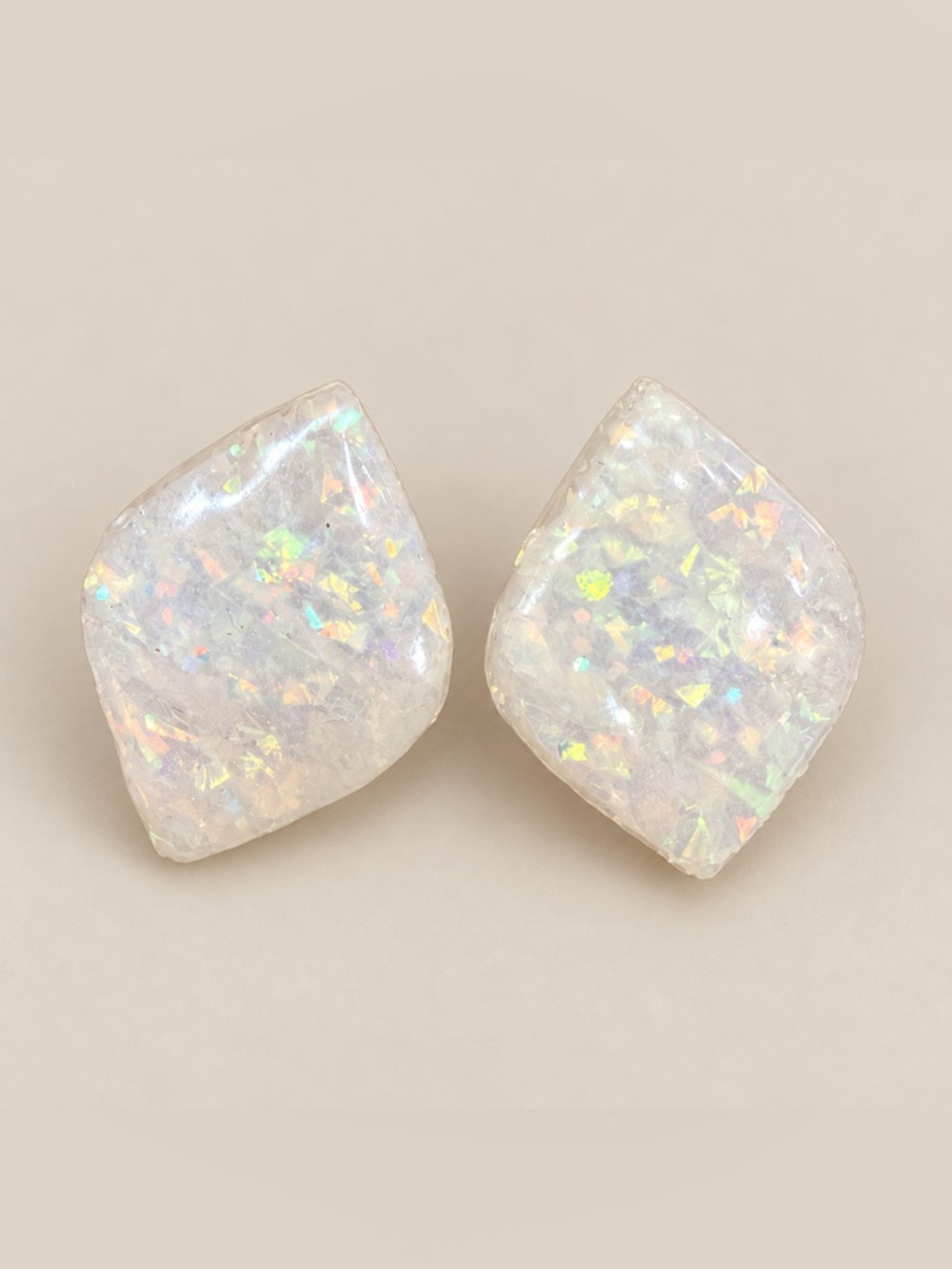 Iridescent White Opalescent Teardrop Stud Earrings retro 80’s